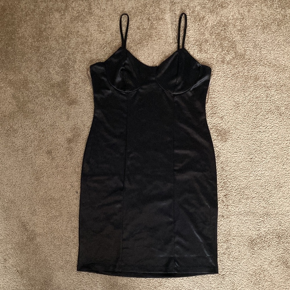 Liz & Sara plain black satin form fitting mini dress, extra large